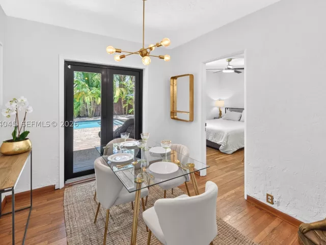 Продажа дома по адресу 801 NE 70th St - фото 9373519