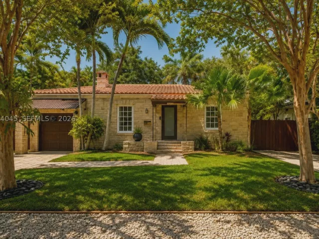 Продажа дома по адресу 801 NE 70th St - фото 9373520