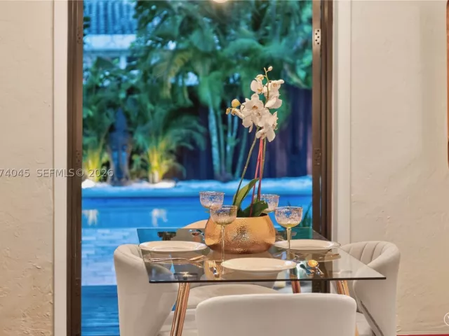 Продажа дома по адресу 801 NE 70th St - фото 9373467