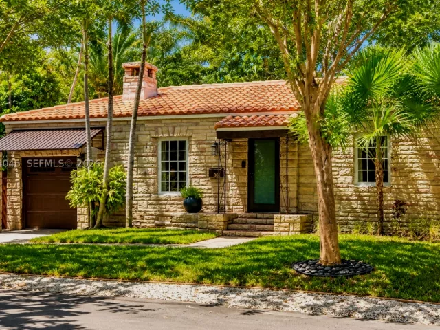 Продажа дома по адресу 801 NE 70th St - фото 9373522