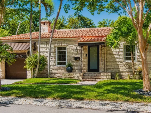 Продажа дома по адресу 801 NE 70th St - фото 9373524