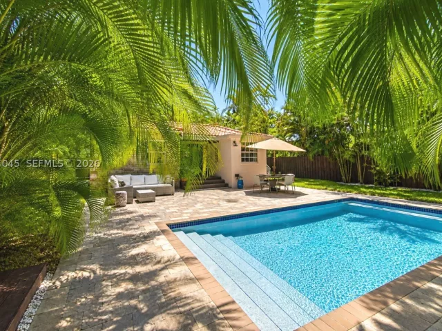 Продажа дома по адресу 801 NE 70th St - фото 9373469