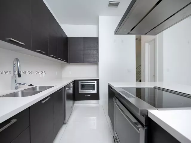 Продажа дома по адресу 9165 NW 33rd St 9165 - фото 9364481