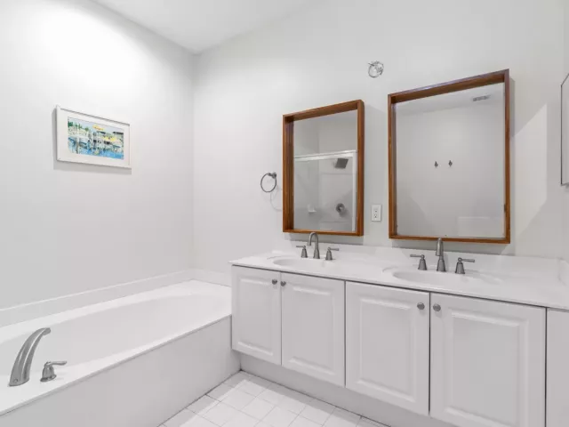 Продажа дома по адресу 1020 E LONGPORT Circle 6B - фото 9371919
