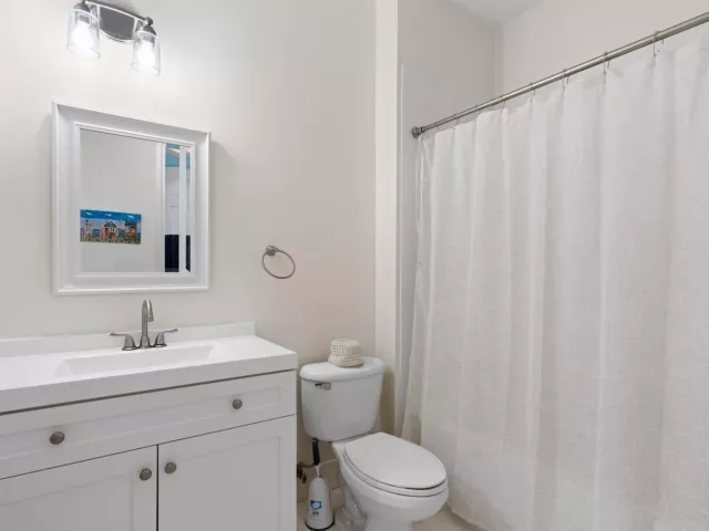 Продажа дома по адресу 1020 E LONGPORT Circle 6B - фото 9371922