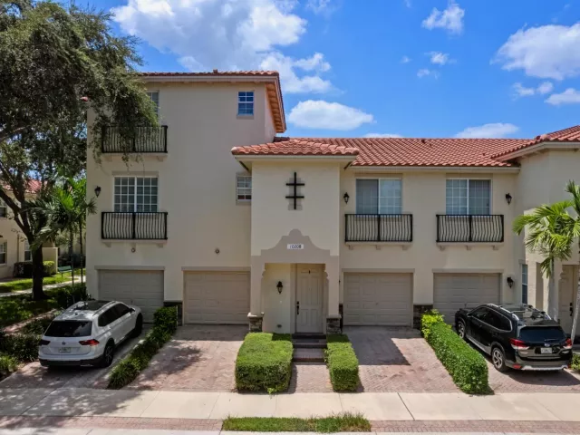 Продажа дома по адресу 1020 E LONGPORT Circle 6B - фото 9371929
