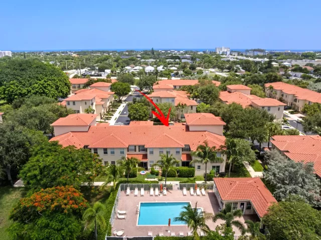 Продажа дома по адресу 1020 E LONGPORT Circle 6B - фото 9371930