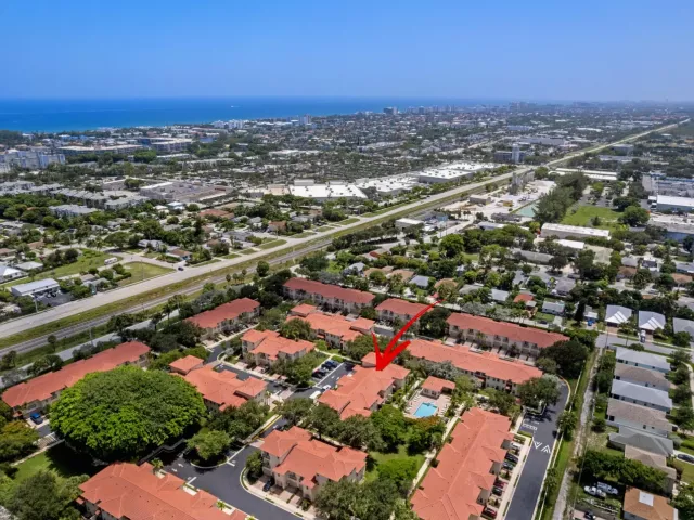 Продажа дома по адресу 1020 E LONGPORT Circle 6B - фото 9371934