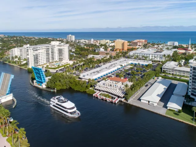 Продажа дома по адресу 1020 E LONGPORT Circle 6B - фото 9371938