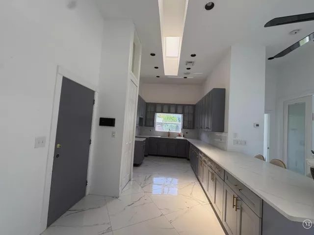 Продажа дома по адресу 641 NW 28TH Street - фото 9362068