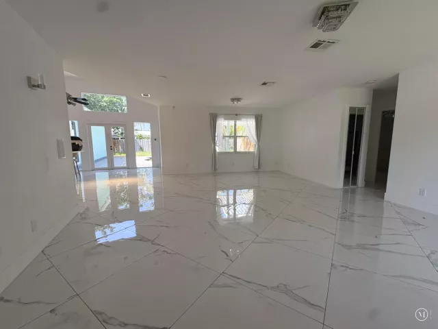 Продажа дома по адресу 641 NW 28TH Street - фото 9362070