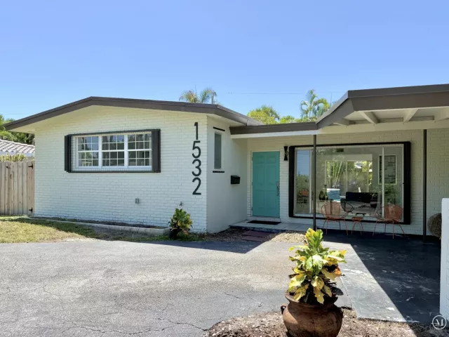 Продажа дома по адресу 1532 NE 27TH Drive - фото 9369436