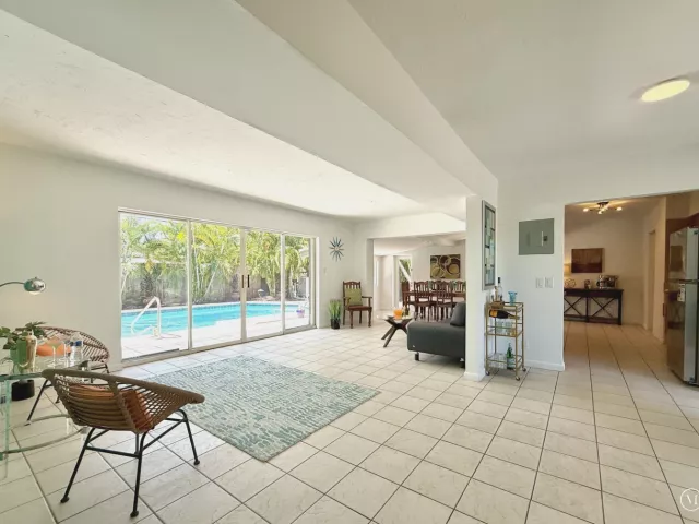 Продажа дома по адресу 1532 NE 27TH Drive - фото 9369439