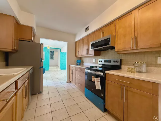 Продажа дома по адресу 1532 NE 27TH Drive - фото 9369440