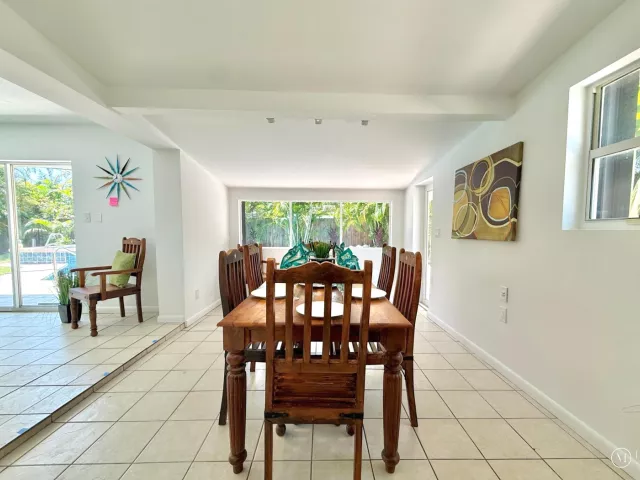 Продажа дома по адресу 1532 NE 27TH Drive - фото 9369441