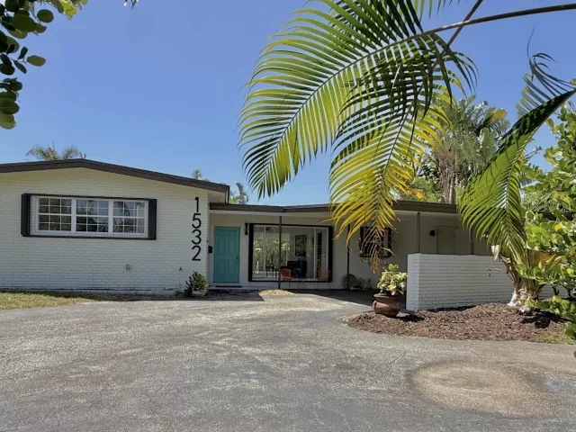Продажа дома по адресу 1532 NE 27TH Drive - фото 9369425