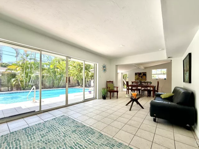 Продажа дома по адресу 1532 NE 27TH Drive - фото 9369445