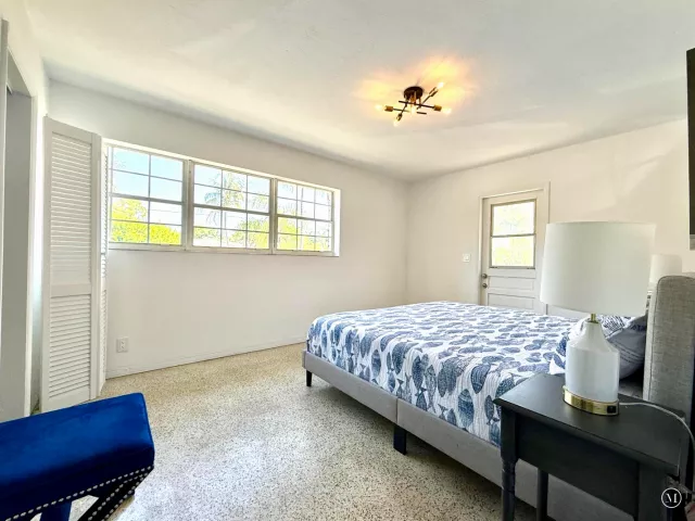 Продажа дома по адресу 1532 NE 27TH Drive - фото 9369450