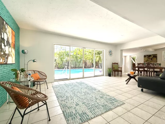 Продажа дома по адресу 1532 NE 27TH Drive - фото 9369426