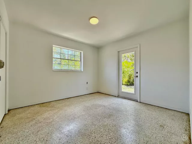 Продажа дома по адресу 1532 NE 27TH Drive - фото 9369454