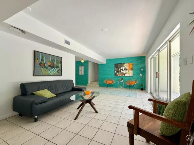 Продажа дома по адресу 1532 NE 27TH Drive - фото 9369455