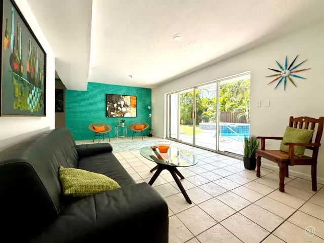 Продажа дома по адресу 1532 NE 27TH Drive - фото 9369456