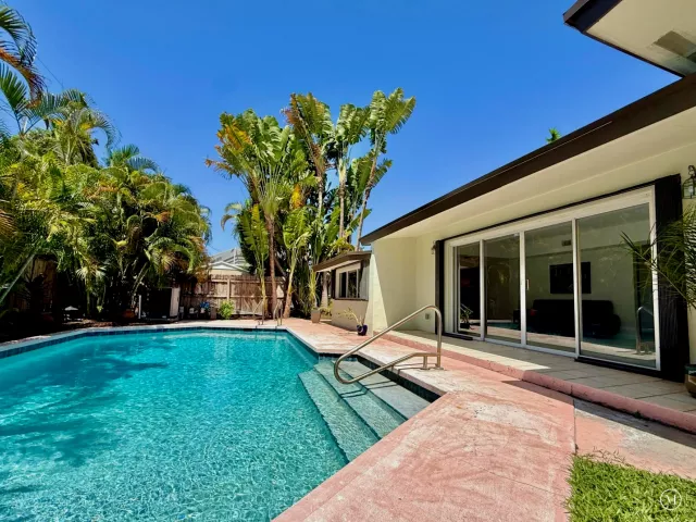 Продажа дома по адресу 1532 NE 27TH Drive - фото 9369458
