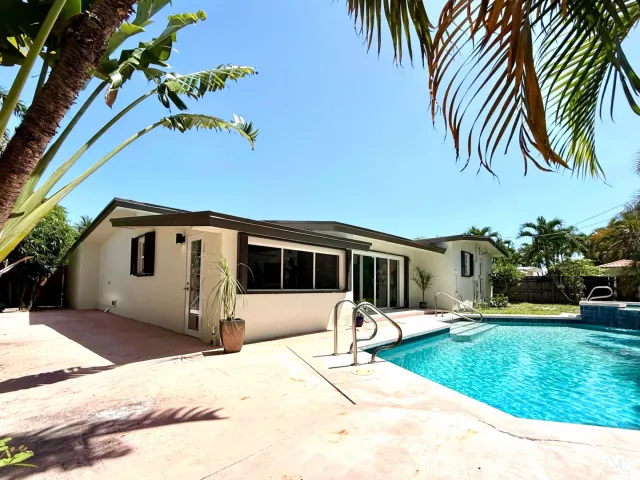 Продажа дома по адресу 1532 NE 27TH Drive - фото 9369460