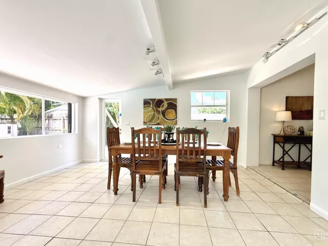 Продажа дома по адресу 1532 NE 27TH Drive - фото 9369428