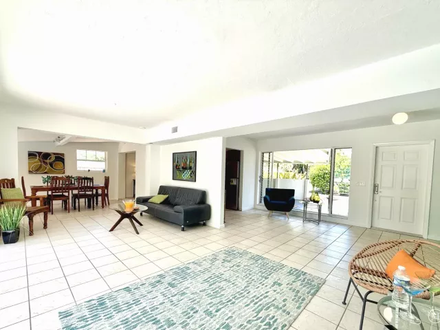 Продажа дома по адресу 1532 NE 27TH Drive - фото 9369429
