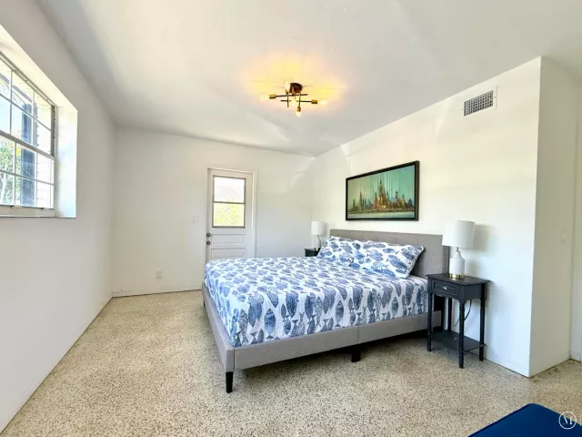 Продажа дома по адресу 1532 NE 27TH Drive - фото 9369430