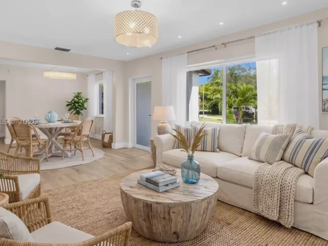 Продажа дома по адресу 3210 SW 19th Ter - фото 9372975