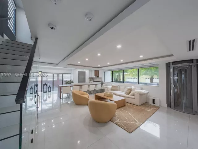 Продажа дома по адресу 5601 N Ocean Dr - фото 9339623