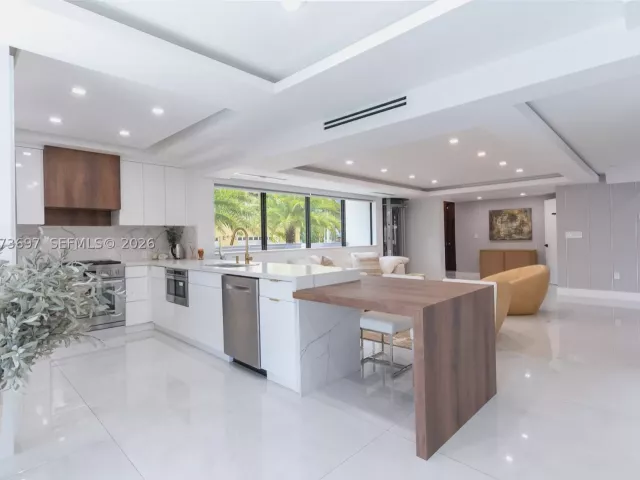 Продажа дома по адресу 5601 N Ocean Dr - фото 9339625