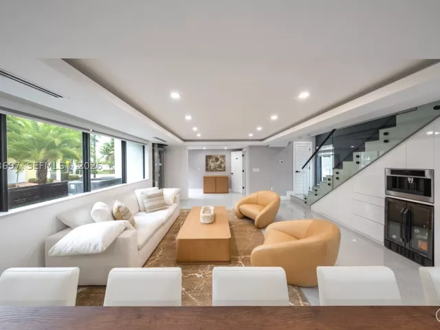 Продажа дома по адресу 5601 N Ocean Dr - фото 9339627