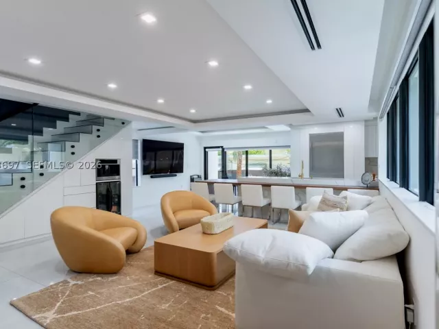 Продажа дома по адресу 5601 N Ocean Dr - фото 9339630