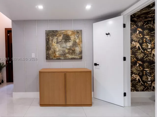 Продажа дома по адресу 5601 N Ocean Dr - фото 9339631