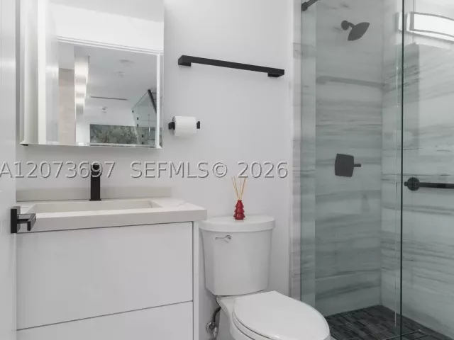 Продажа дома по адресу 5601 N Ocean Dr - фото 9339634