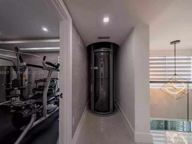 Продажа дома по адресу 5601 N Ocean Dr - фото 9339639