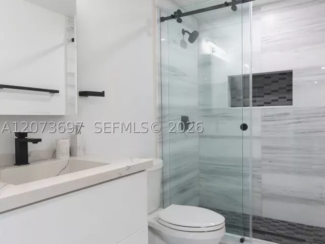 Продажа дома по адресу 5601 N Ocean Dr - фото 9339641