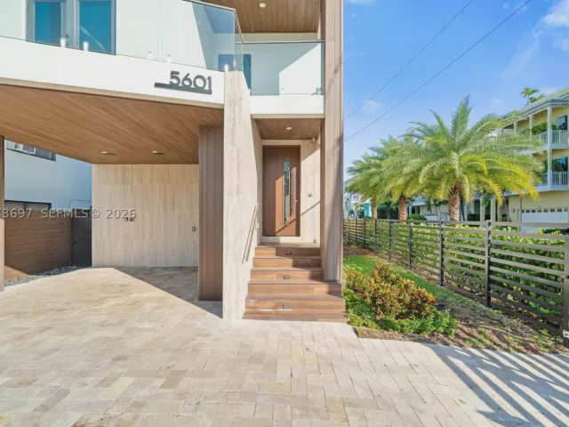 Продажа дома по адресу 5601 N Ocean Dr - фото 9339616