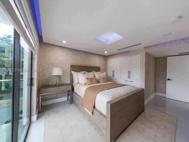 Продажа дома по адресу 5601 N Ocean Dr - фото 9339646