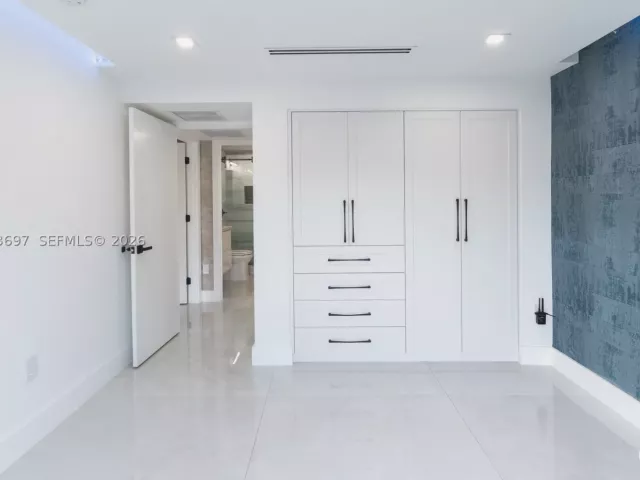 Продажа дома по адресу 5601 N Ocean Dr - фото 9339648
