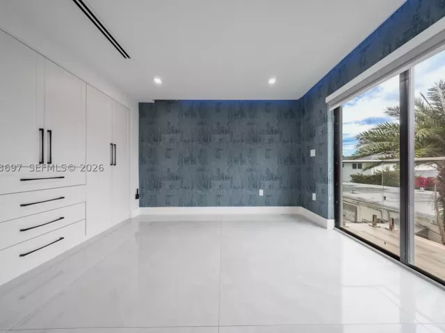 Продажа дома по адресу 5601 N Ocean Dr - фото 9339651