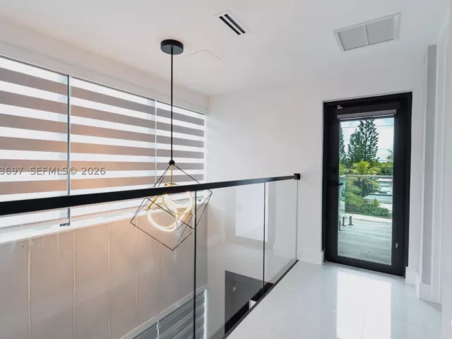Продажа дома по адресу 5601 N Ocean Dr - фото 9339653