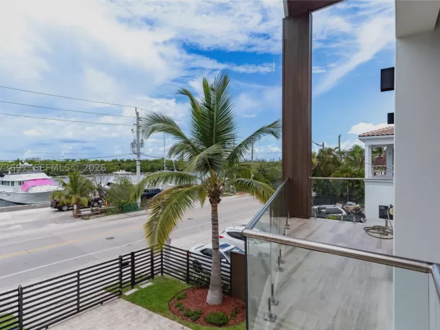 Продажа дома по адресу 5601 N Ocean Dr - фото 9339654