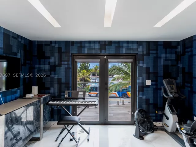 Продажа дома по адресу 5601 N Ocean Dr - фото 9339657