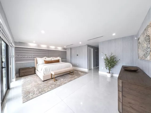 Продажа дома по адресу 5601 N Ocean Dr - фото 9339663