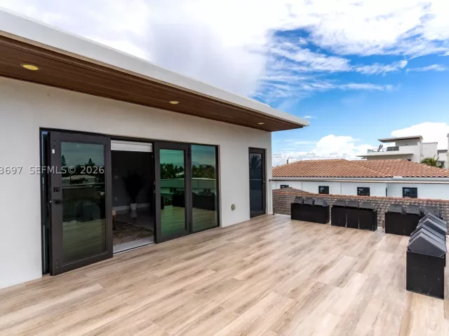 Продажа дома по адресу 5601 N Ocean Dr - фото 9339667