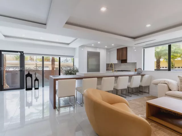 Продажа дома по адресу 5601 N Ocean Dr - фото 9339619